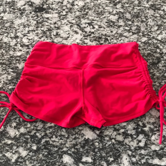 Workout shorts - Picture 2 of 2